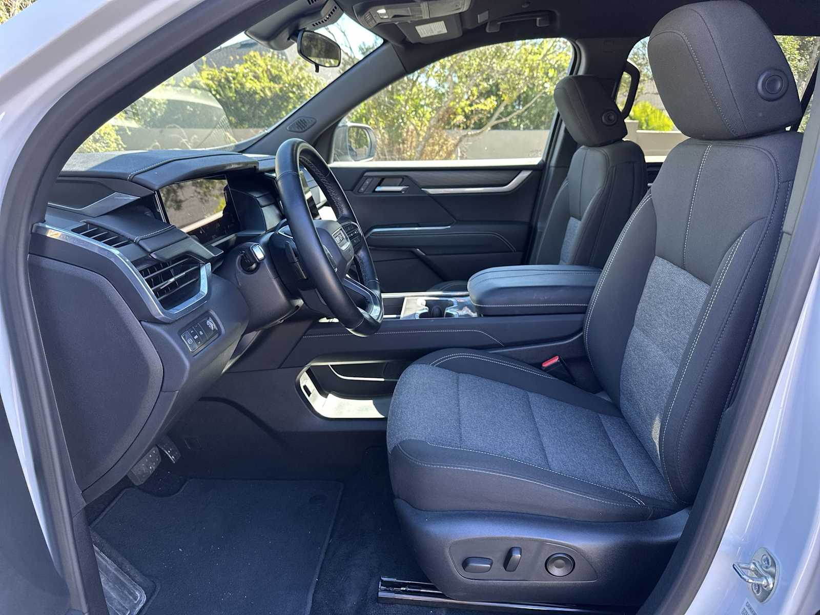 Thumbnail: 2025 GMC Acadia - 15