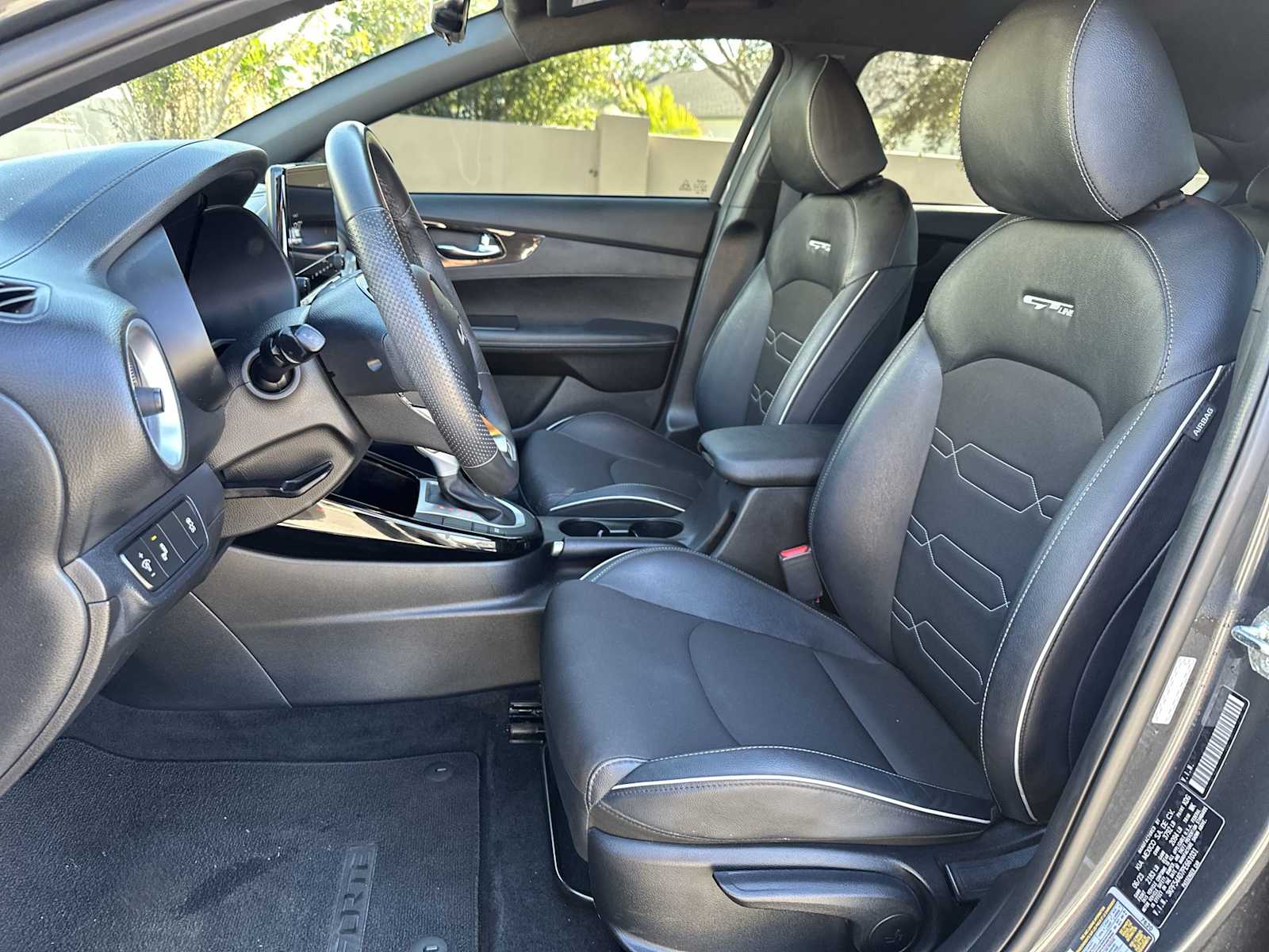 Thumbnail: 2023 Kia Forte - 15