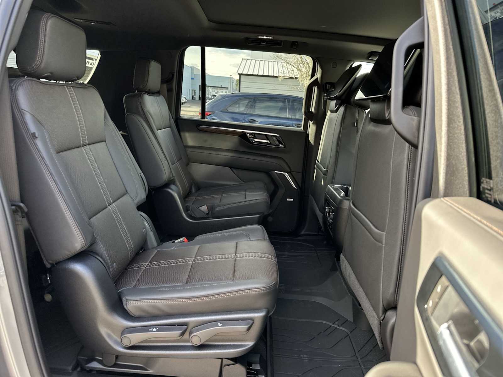 Thumbnail: 2026 Chevrolet Suburban - 19