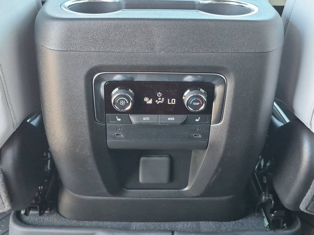 2026 Chevrolet Suburban Premier - Photo 21