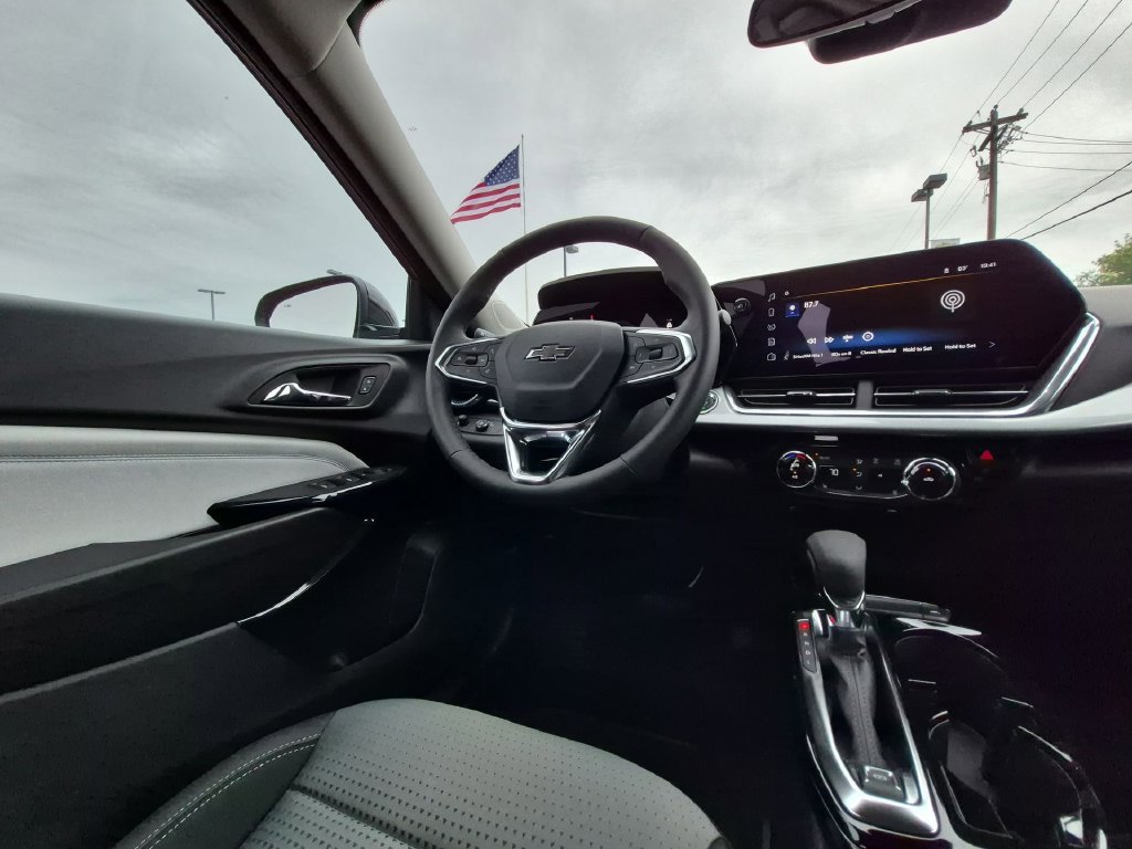 2026 Chevrolet Trax LT - Photo 8