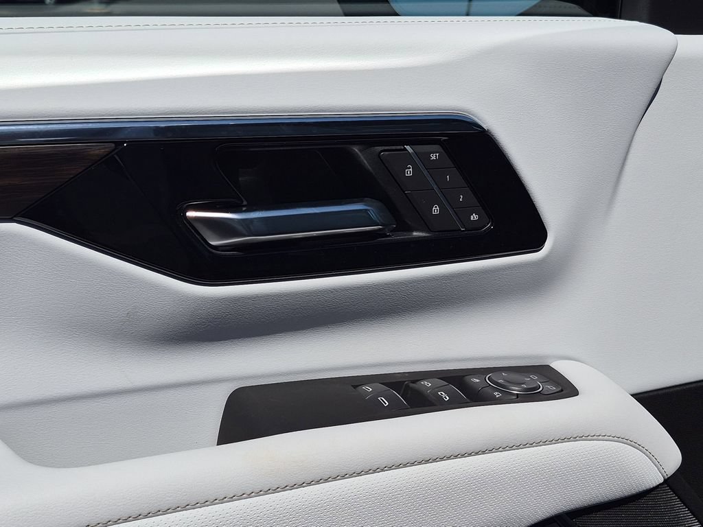 2026 Chevrolet Suburban Premier - Photo 23