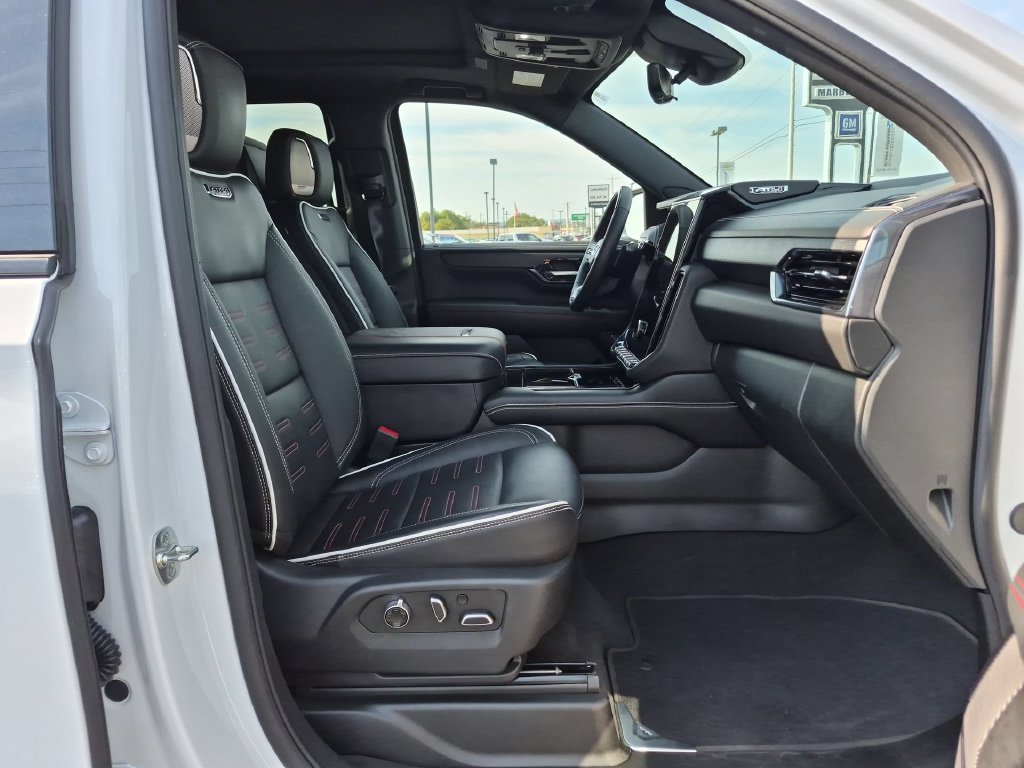 2025 GMC Yukon AT4 Ultimate - Photo 28
