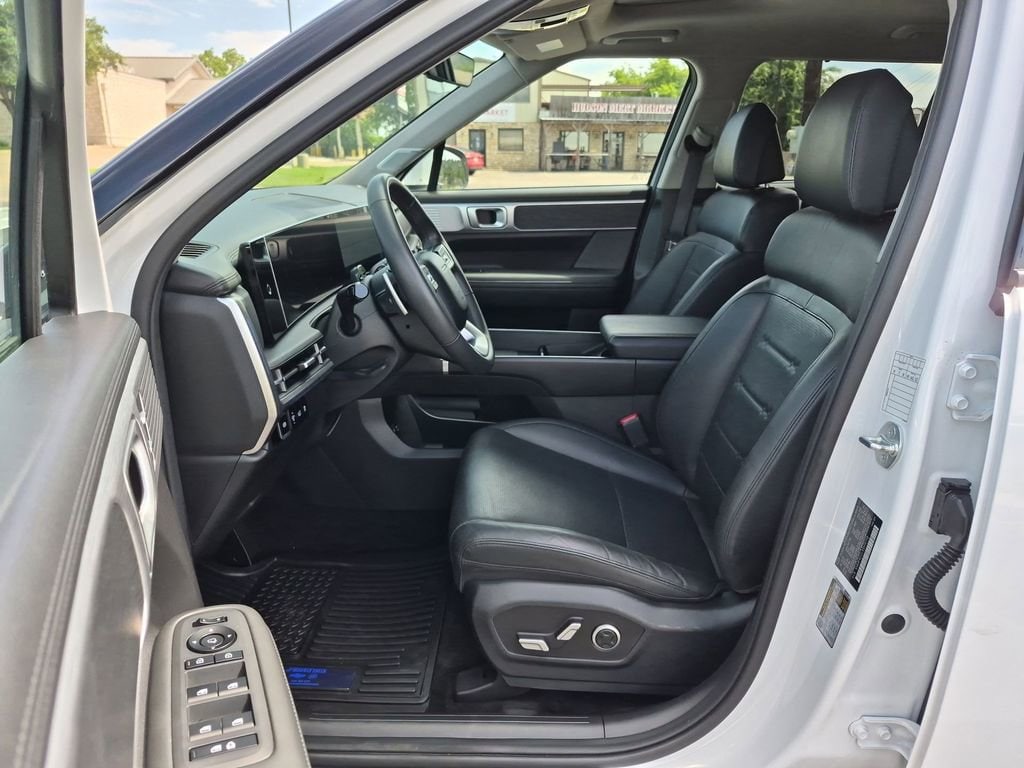2025 Hyundai Santa Fe Limited - Photo 18