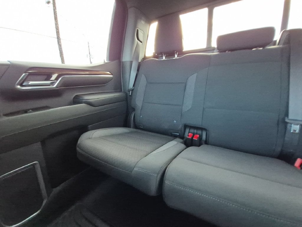 2023 Chevrolet Silverado 1500 LT - Photo 4