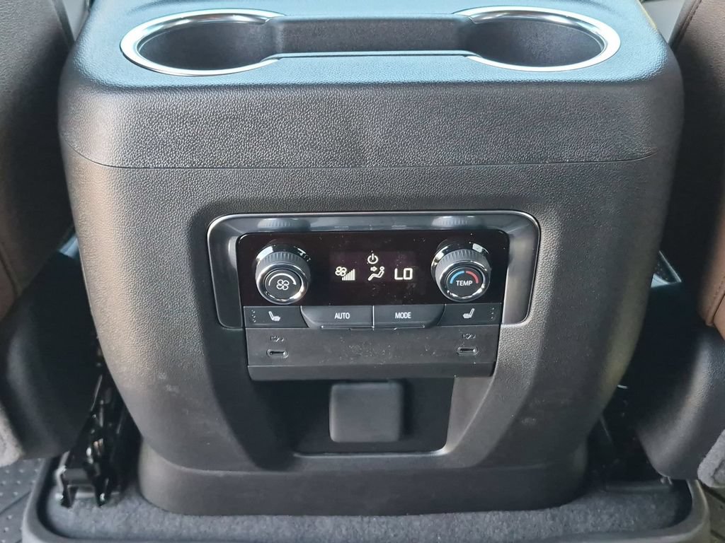 2026 Chevrolet Suburban High Country - Photo 21