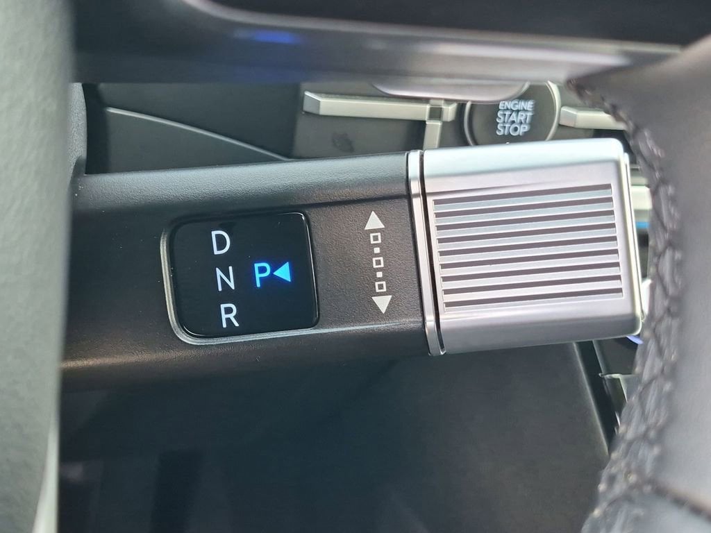 2025 Hyundai Santa Fe Limited - Photo 14