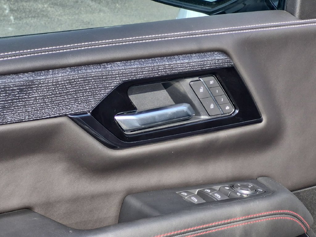 2025 GMC Yukon AT4 Ultimate - Photo 23