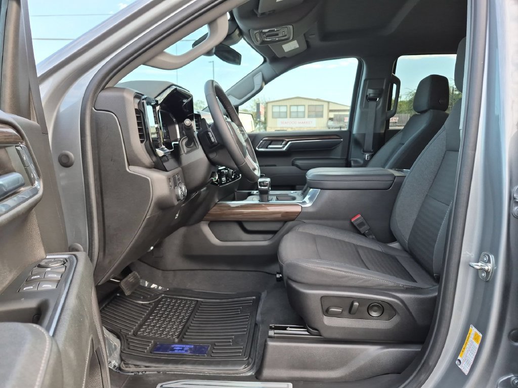 2023 Chevrolet Silverado 1500 LT - Photo 17