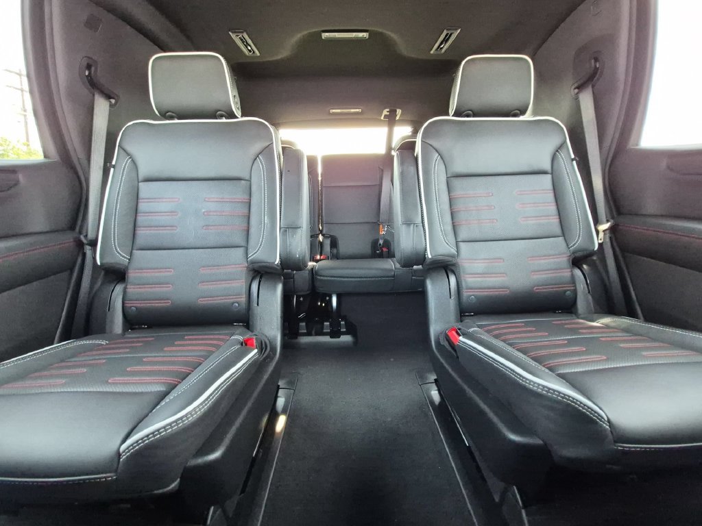 2025 GMC Yukon AT4 Ultimate - Photo 6