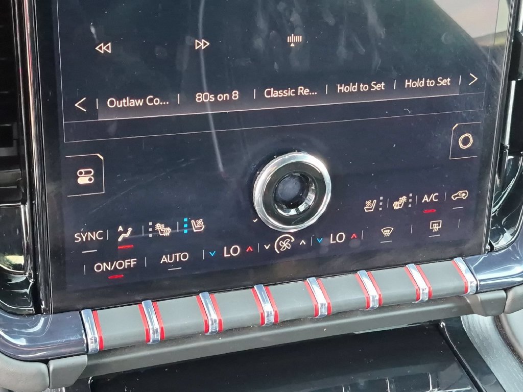 2025 GMC Yukon AT4 Ultimate - Photo 10
