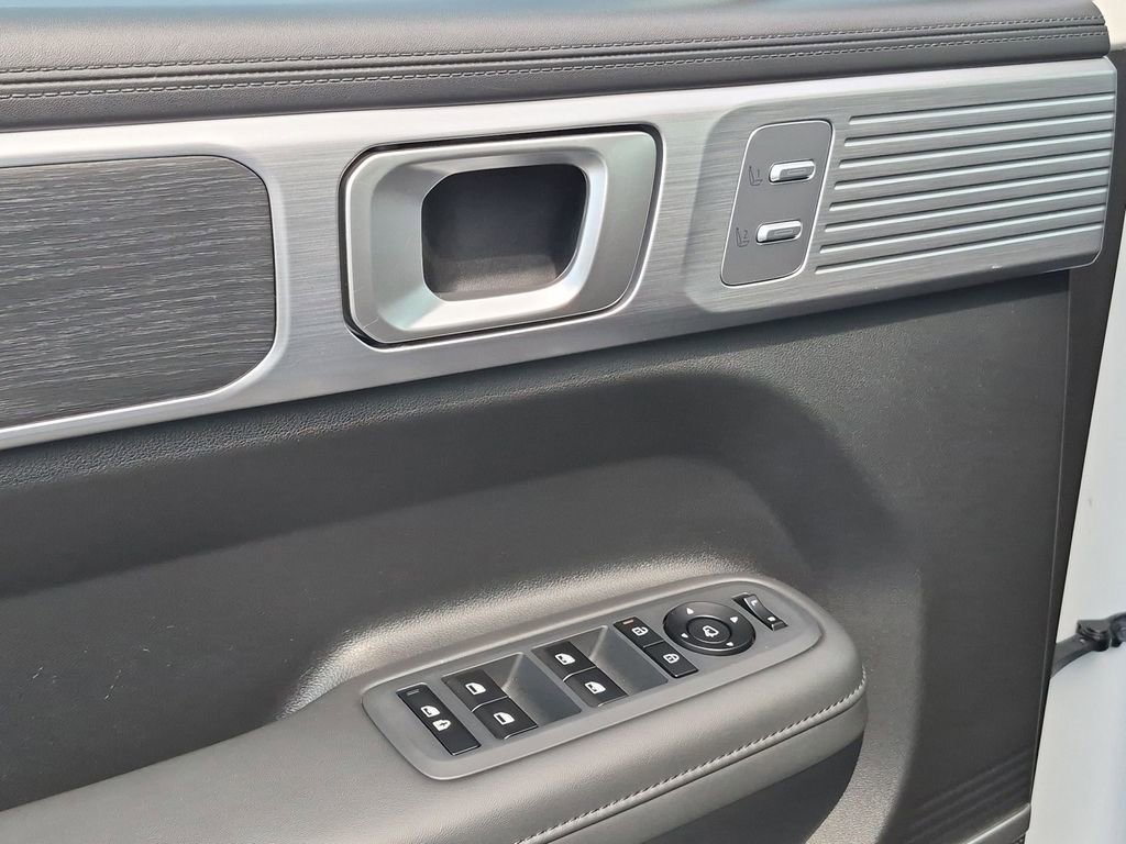 2025 Hyundai Santa Fe Limited - Photo 21