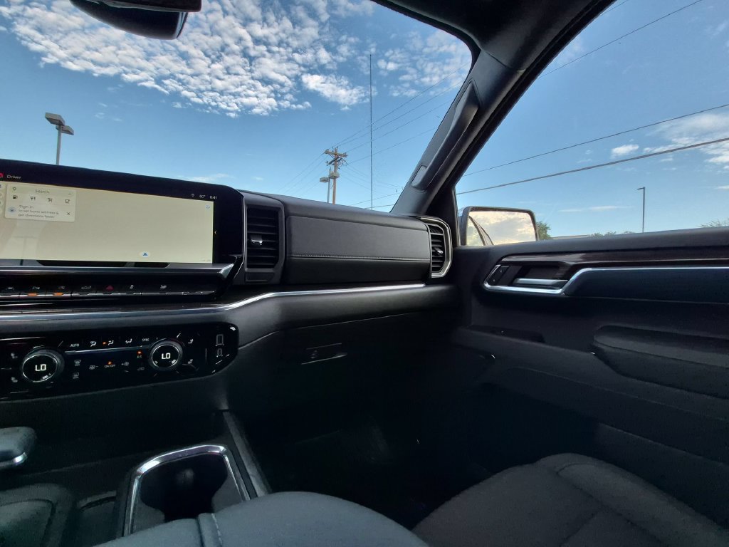 2023 Chevrolet Silverado 1500 LT - Photo 3