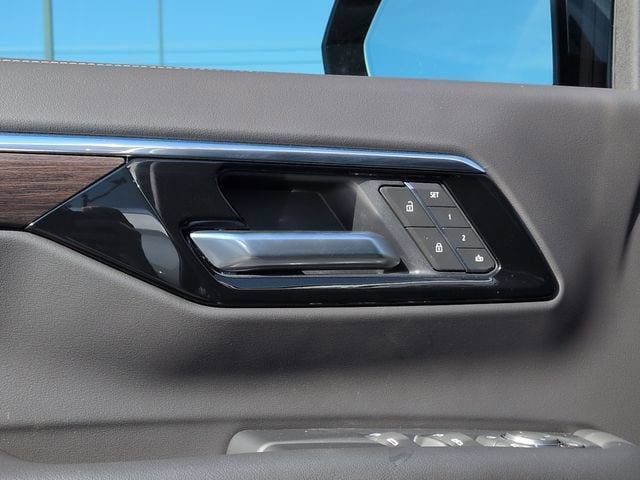 2026 Chevrolet Suburban Premier - Photo 22