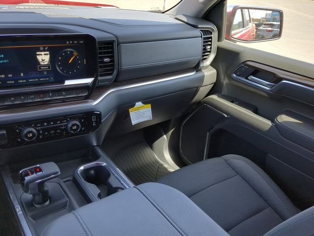 2025 Chevrolet Silverado 1500 LT photo 4