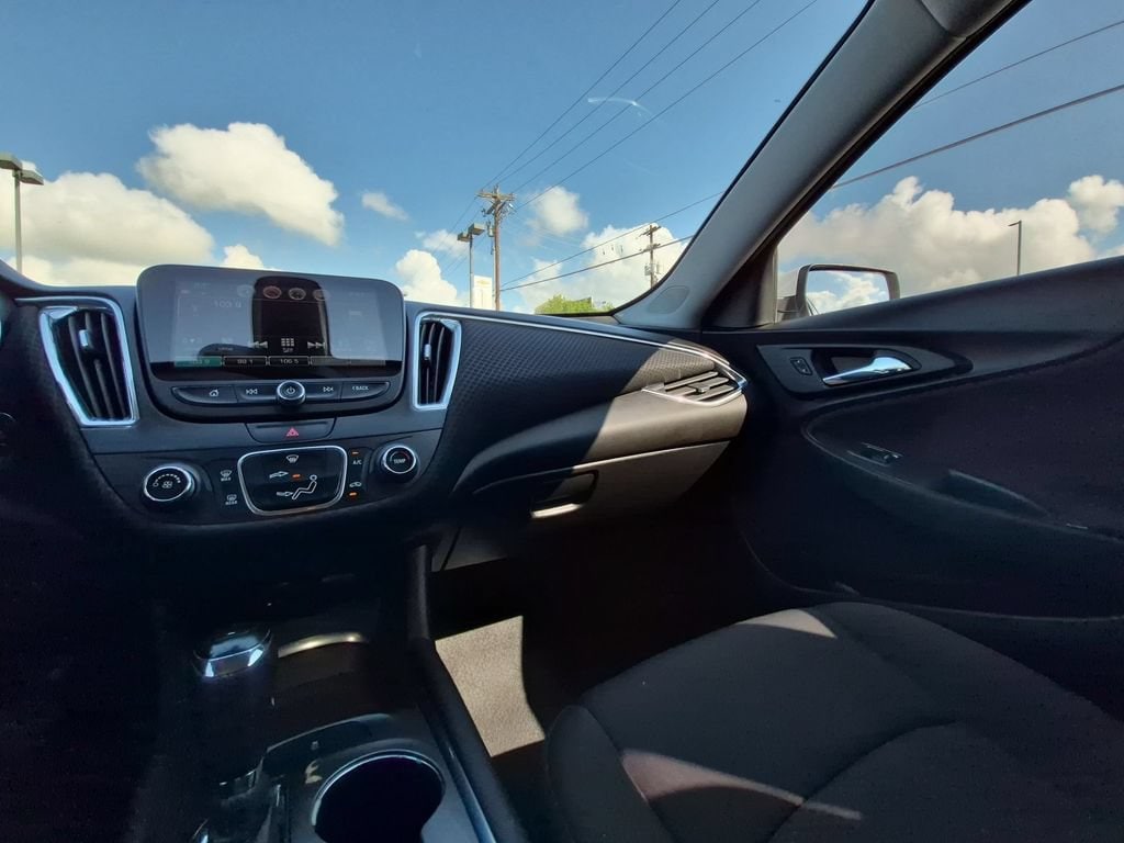2018 Chevrolet Malibu 1LT - Photo 3