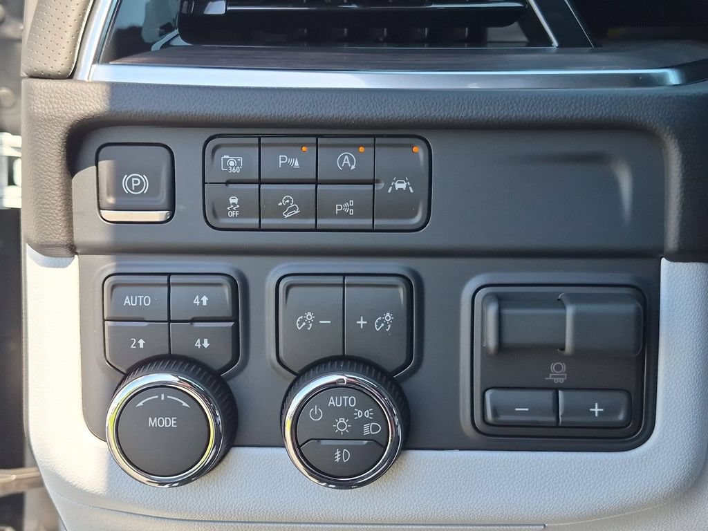 2026 Chevrolet Suburban Premier - Photo 17