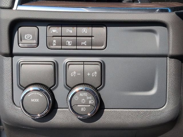 2026 Chevrolet Suburban Premier - Photo 17