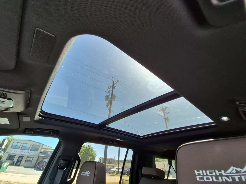 2026 Chevrolet Suburban High Country - Photo 18