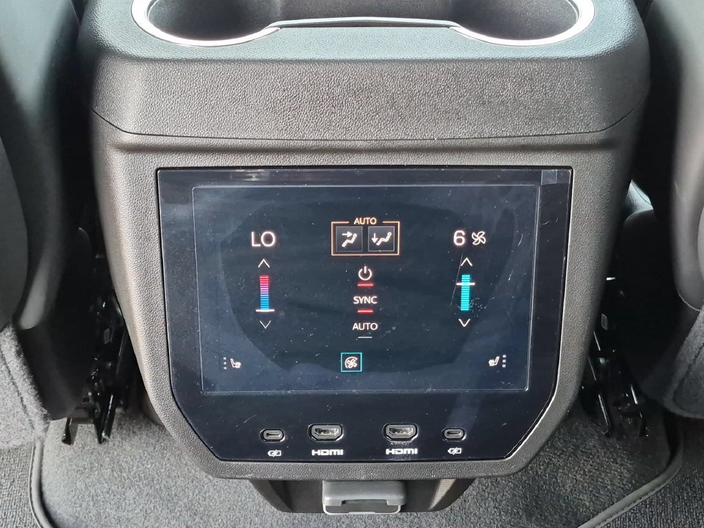 2025 GMC Yukon AT4 Ultimate - Photo 21