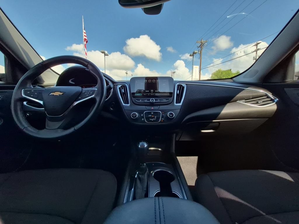 2018 Chevrolet Malibu 1LT - Photo 2