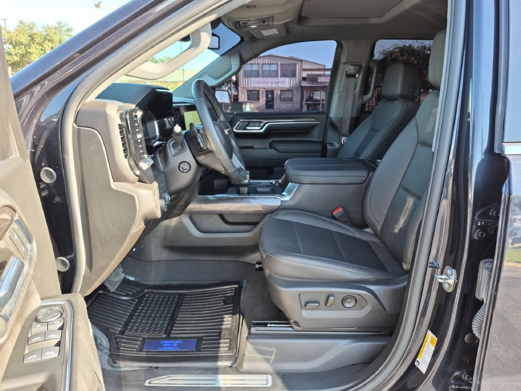 2024 Chevrolet Silverado 1500 LTZ - Photo 18