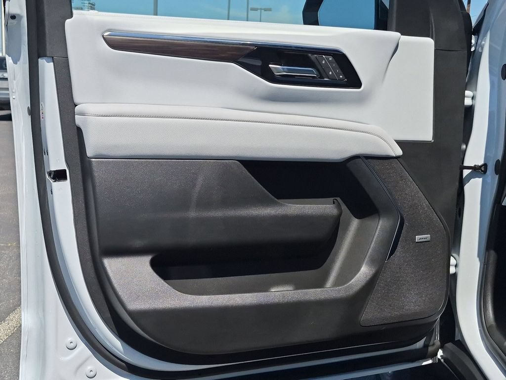 2026 Chevrolet Suburban Premier - Photo 22