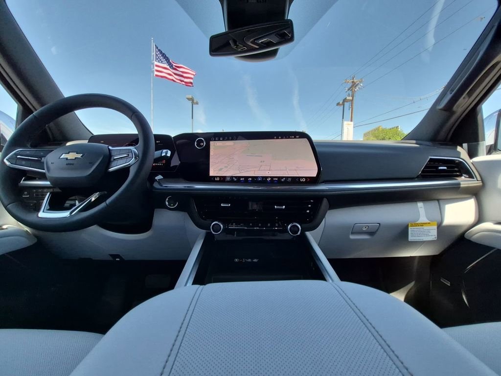 2026 Chevrolet Suburban Premier - Photo 2