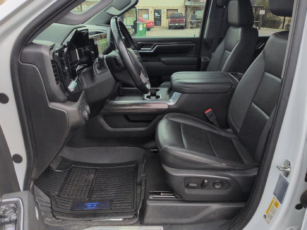 2025 Chevrolet Silverado 2500HD LTZ - Photo 18