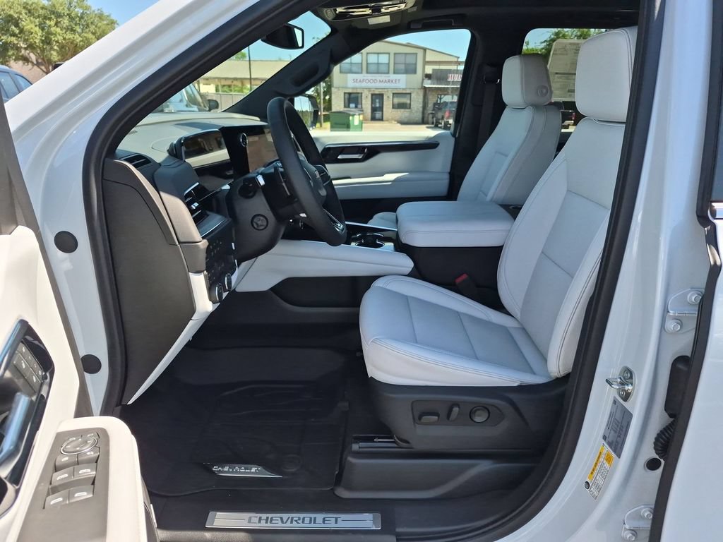 2026 Chevrolet Suburban Premier - Photo 19