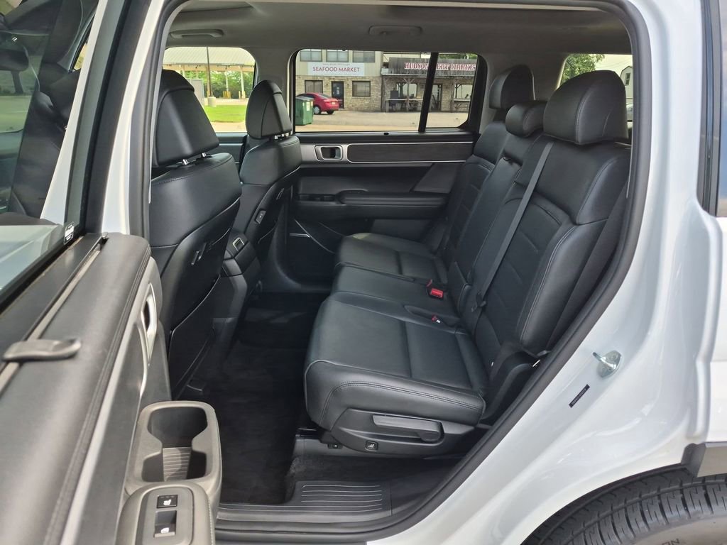 2025 Hyundai Santa Fe Limited - Photo 23