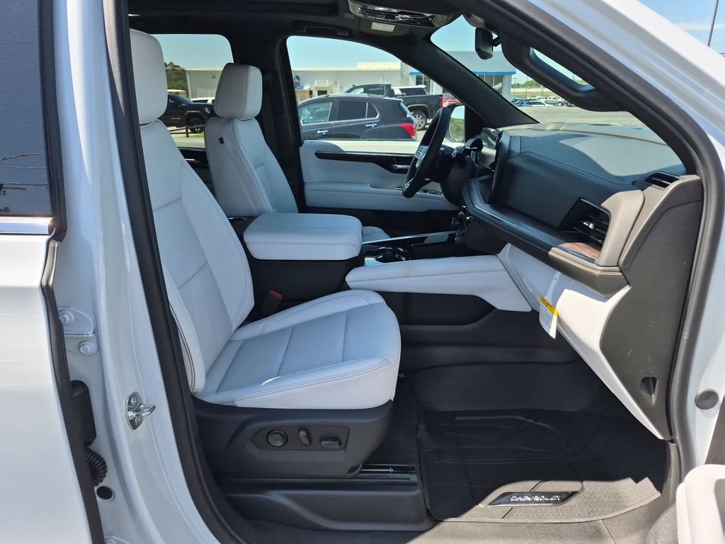 2026 Chevrolet Suburban Premier - Photo 28