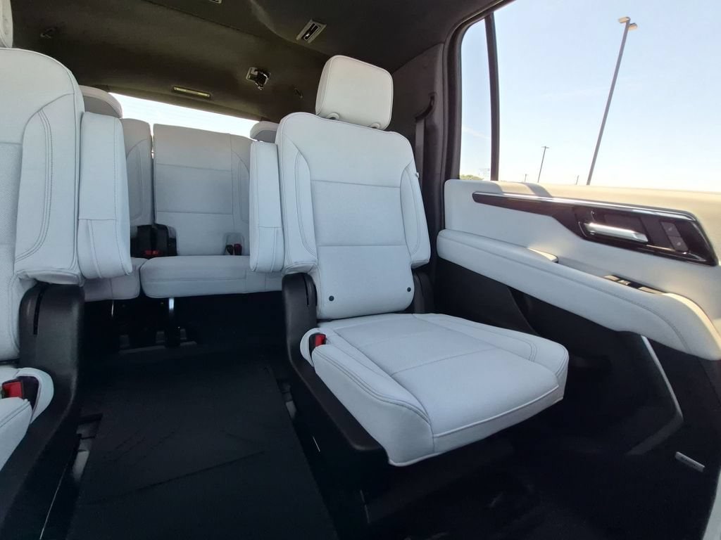 2026 Chevrolet Suburban Premier - Photo 7