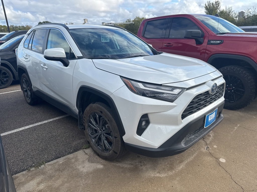 2024 Toyota RAV4 Hybrid XLE Premium photo 3