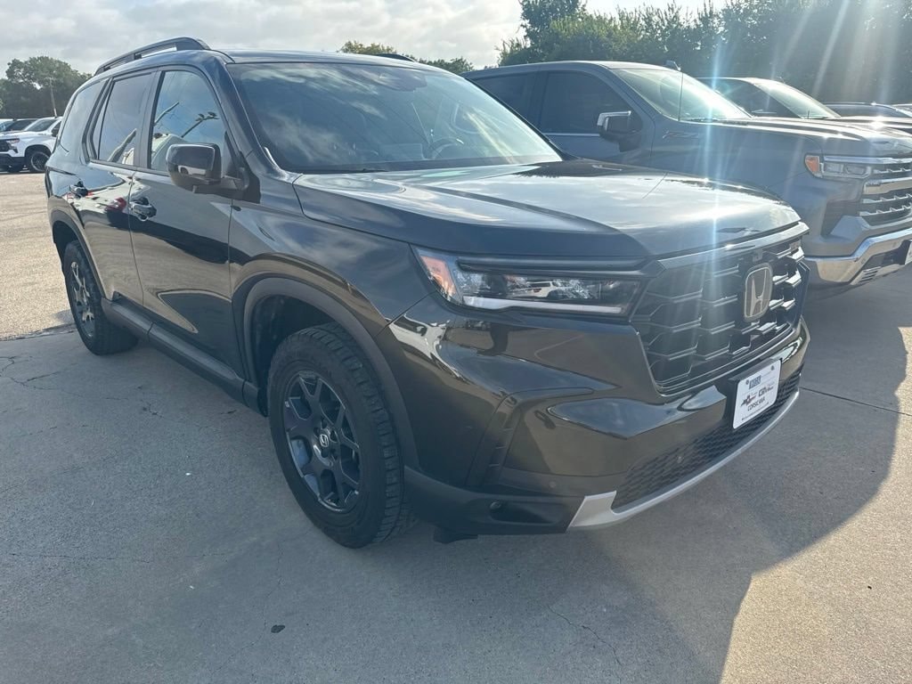 Used 2025 Honda Pilot TrailSport SUV