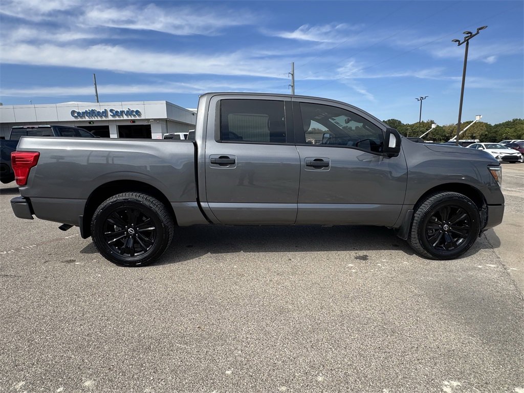 2023 Nissan Titan SV photo 4