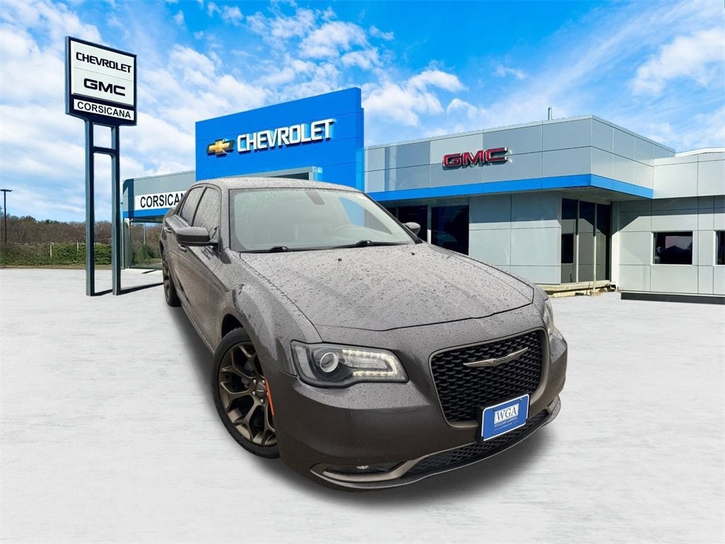 2016 Chrysler 300 S's photo