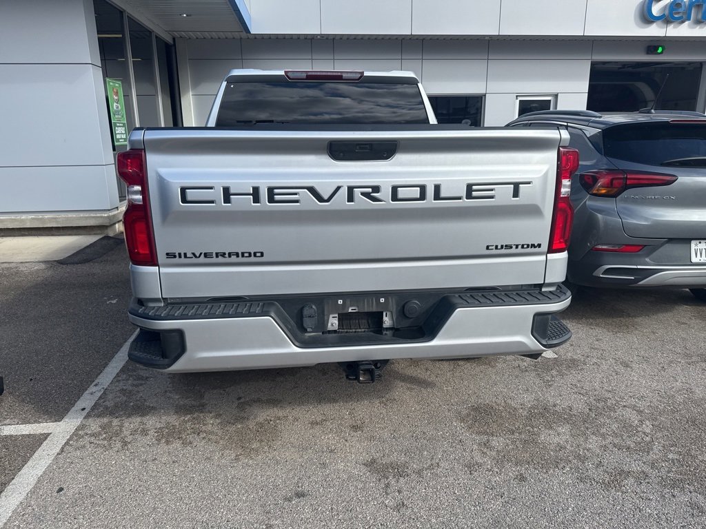 2022 Chevrolet Silverado 1500 Custom photo 2