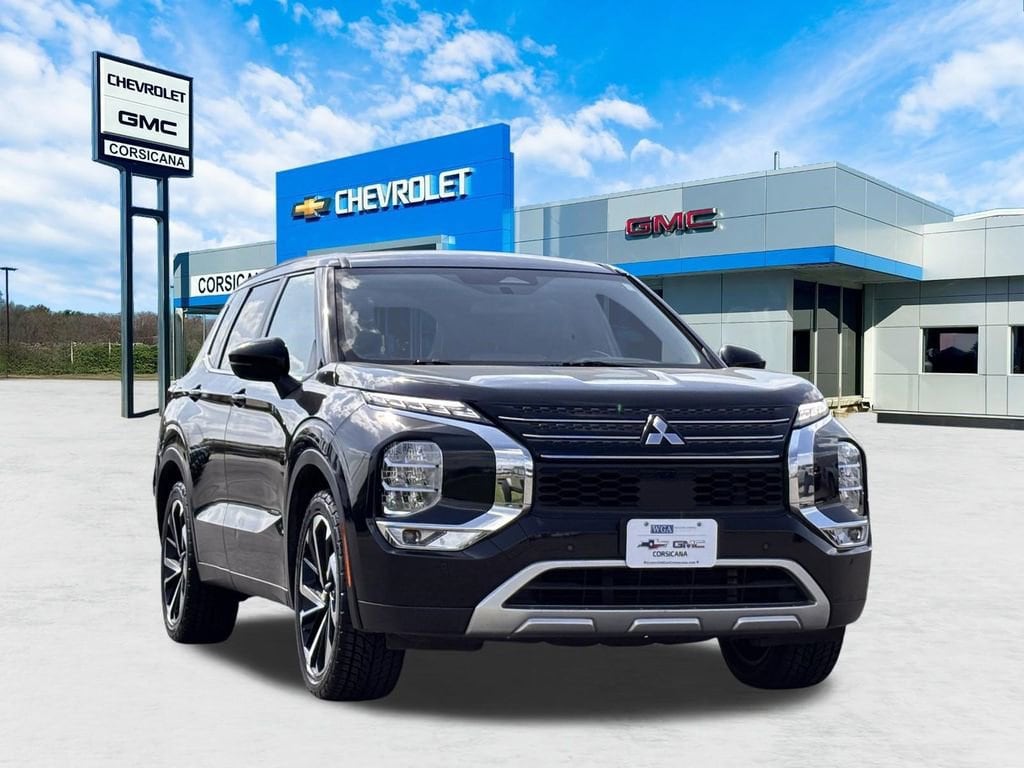 2023 Mitsubishi Outlander SE 2WD's photo