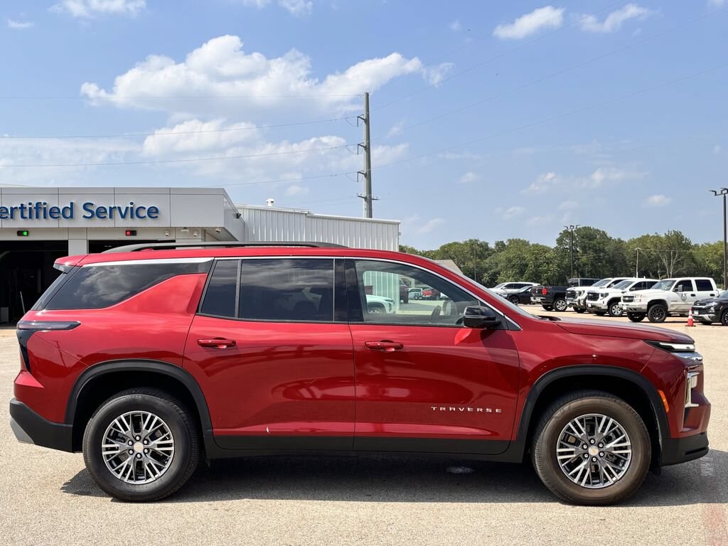 Used 2025 Chevrolet Traverse LT SUV