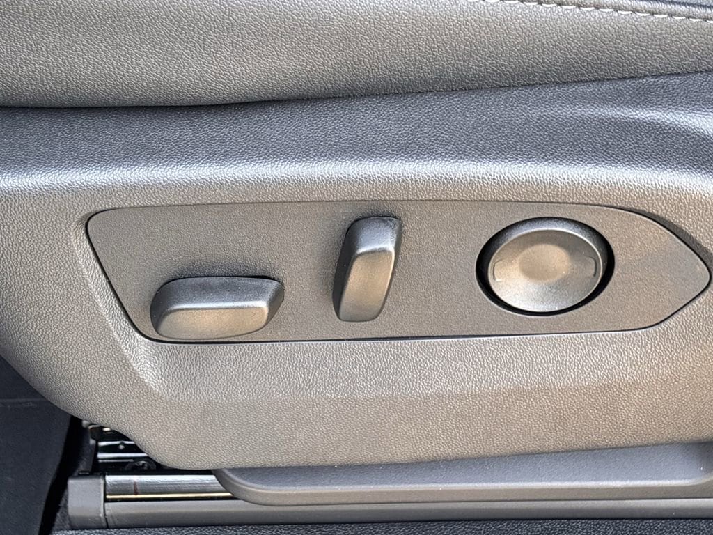 2026 Chevrolet Suburban LT - Photo 22