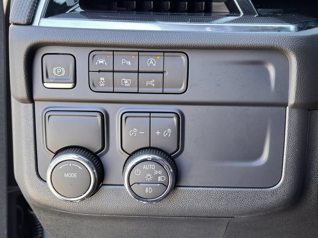 2026 Chevrolet Suburban RST - Photo 18
