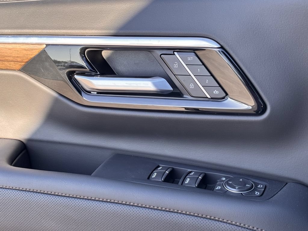 2026 Chevrolet Suburban High Country - Photo 18