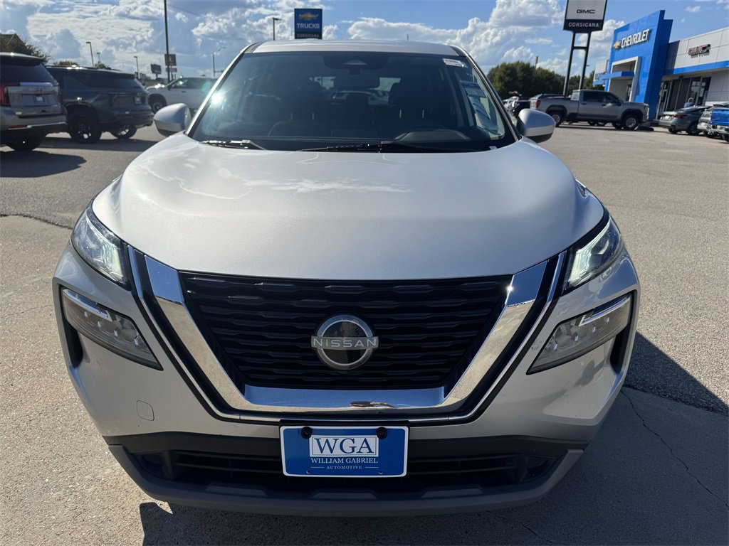 2023 Nissan Rogue SV photo 2