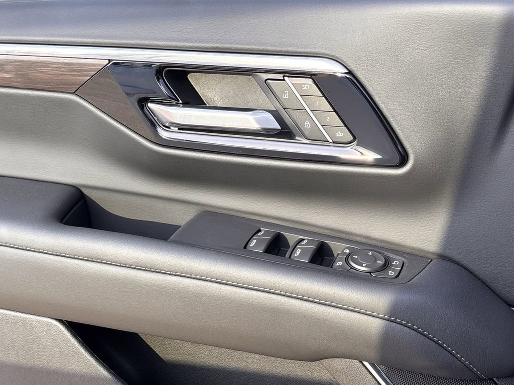 2026 Chevrolet Suburban LT - Photo 19