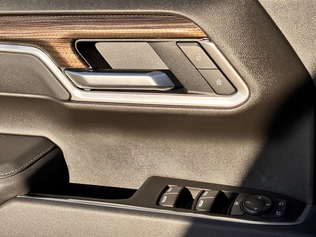 2025 Chevrolet Silverado 1500 LT - Photo 18