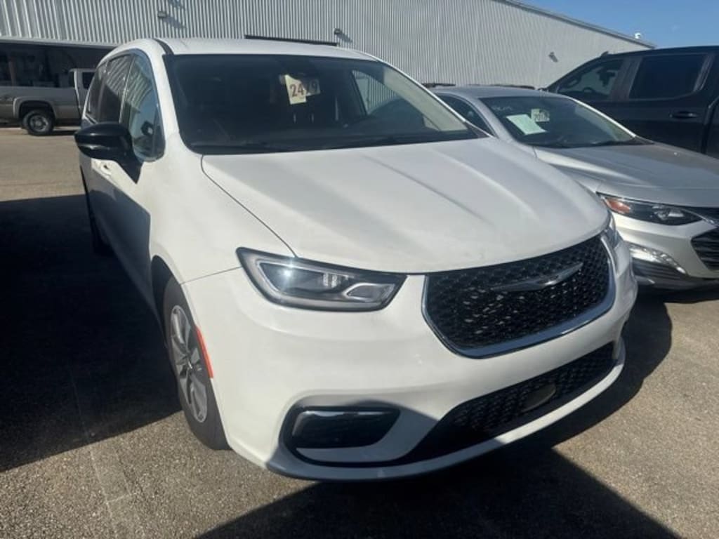 Used 2024 Chrysler Pacifica Hybrid Select