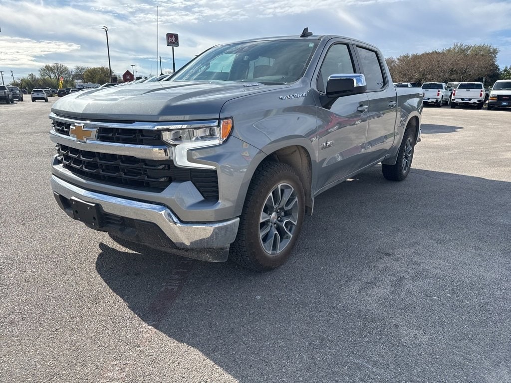 2025 Chevrolet Silverado 1500 LT's photo