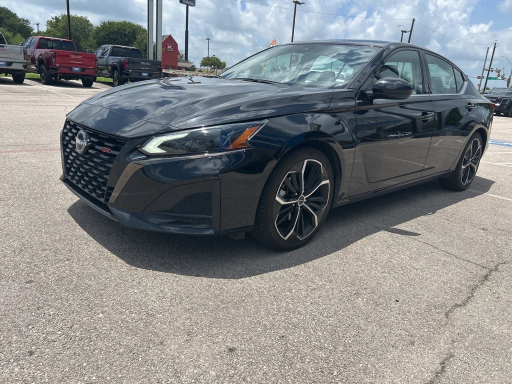 2023 Nissan Altima 2.5 SR photo 3