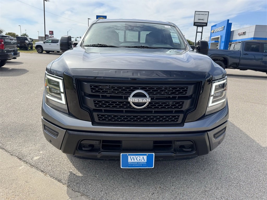 2023 Nissan Titan SV photo 3